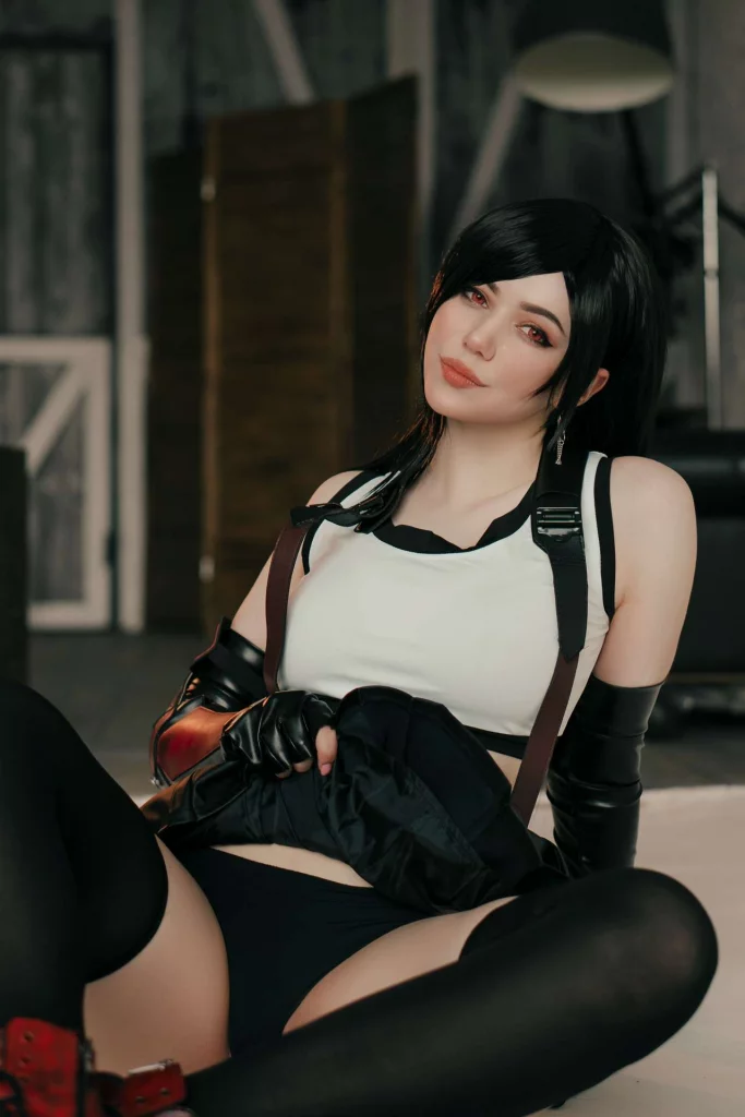 Косплей бародержательницы Tifa Lockhart из Final Fantasy VII от Alina Becker