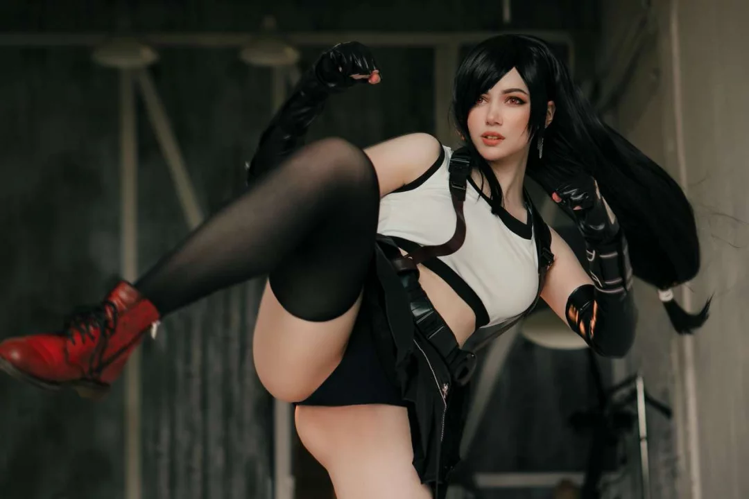 Косплей бародержательницы Tifa Lockhart из Final Fantasy VII от Alina Becker