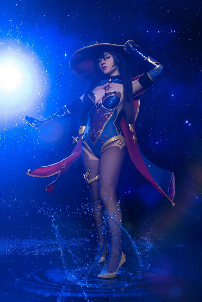 Косплей астрологини Mona Megistus из Genshin Impact от Katarina cosplay