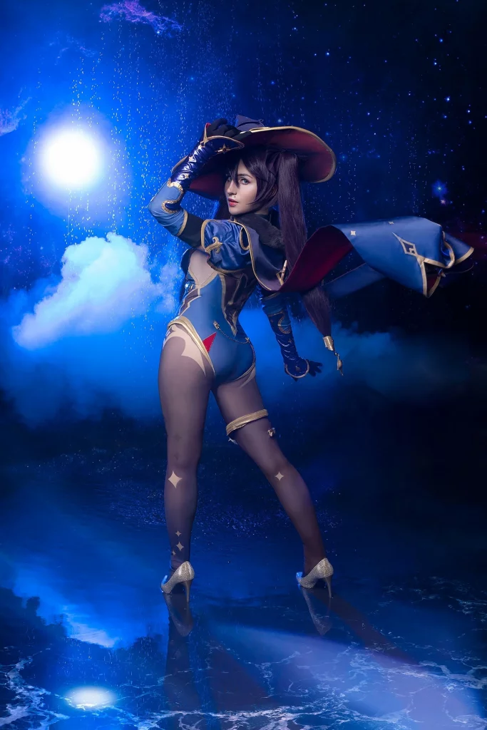 Косплей астрологини Mona Megistus из Genshin Impact от Katarina cosplay