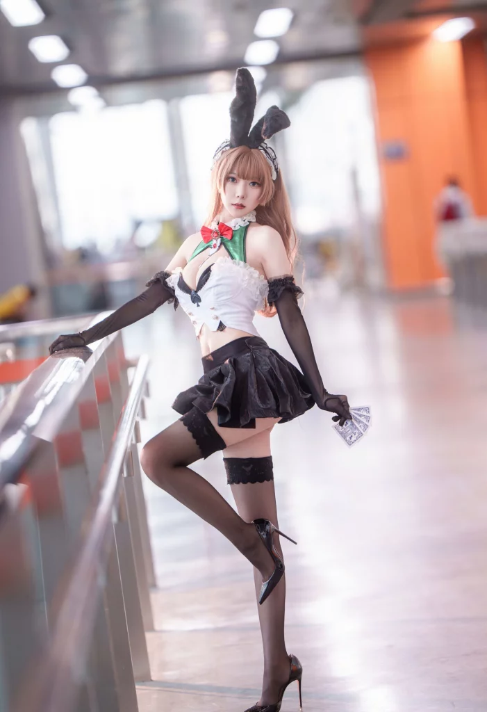 Косплей лёгкого крейсера Monica из Azur Lane