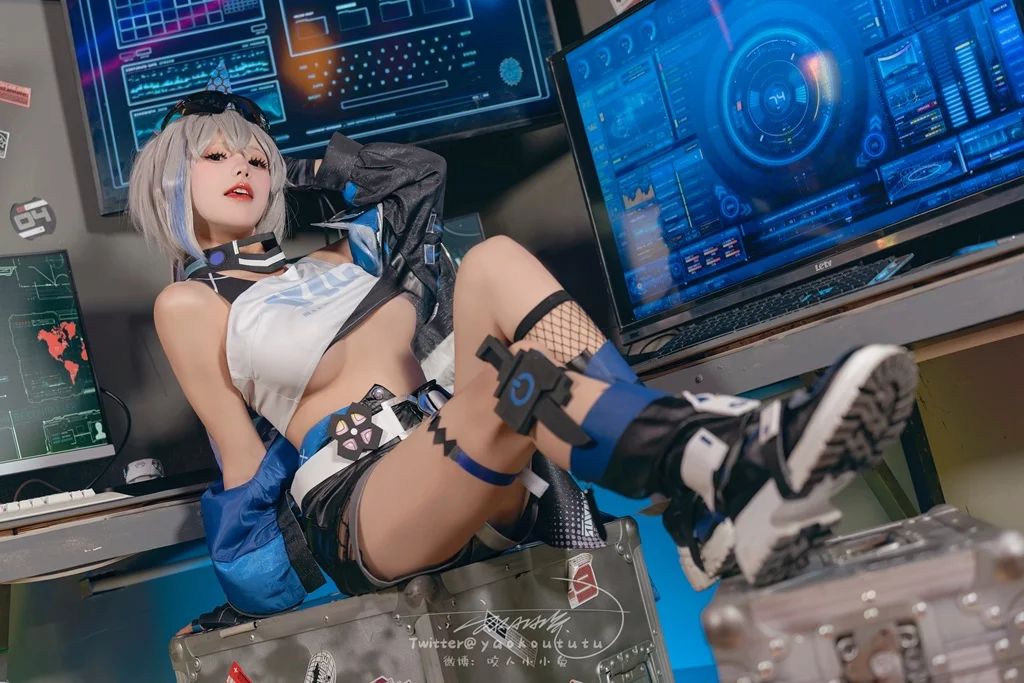 Косплей гениальной хакерши Silver Wolf из Honkai: Star Rail от Yaokoututu