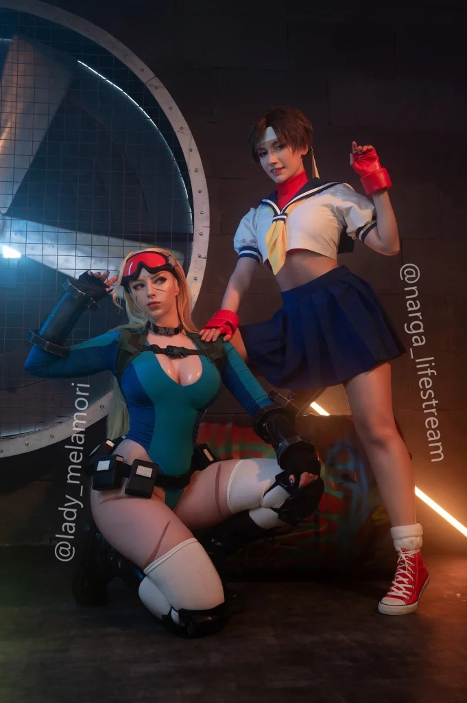 Косплей Cammy White и Sakura Kasugano из файтингов Street Fighter от Lady Melamori и Narga Lifestream 5