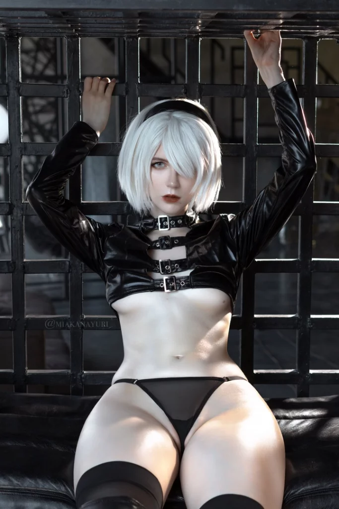 Косплей 2B в резине из NieR: Automata от Mik Allen