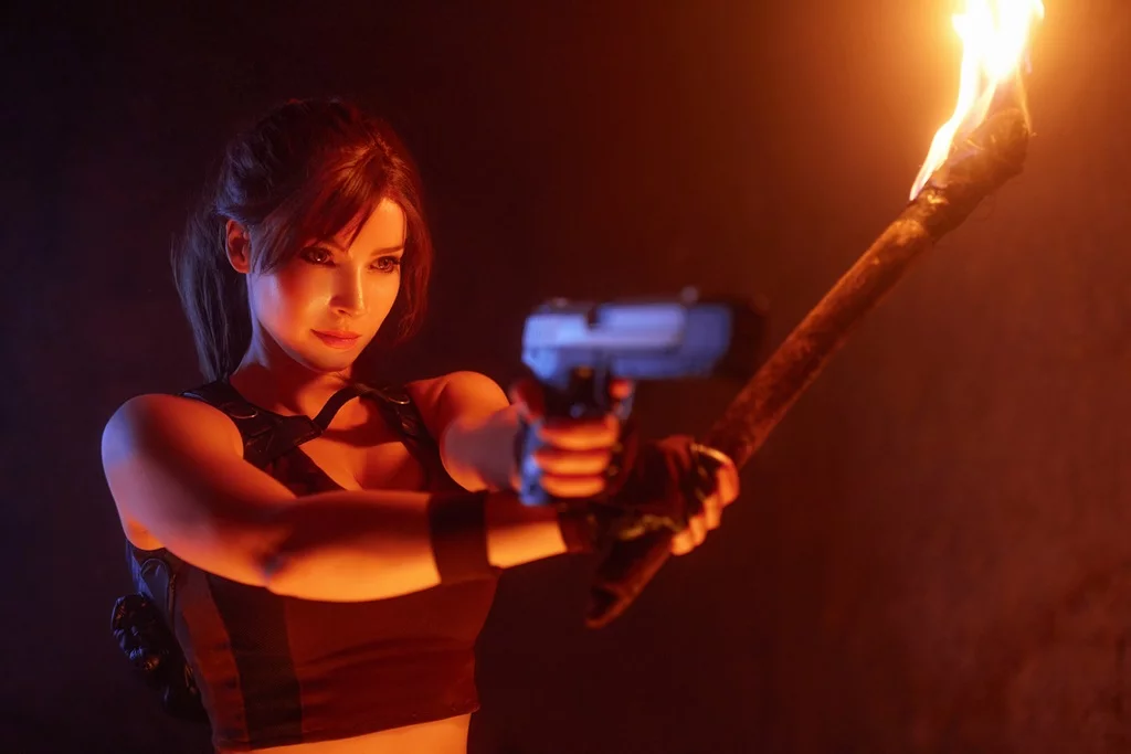 Косплей расхитительницы гробниц Lara Croft из собственно серии Tomb Raider от Enji Night