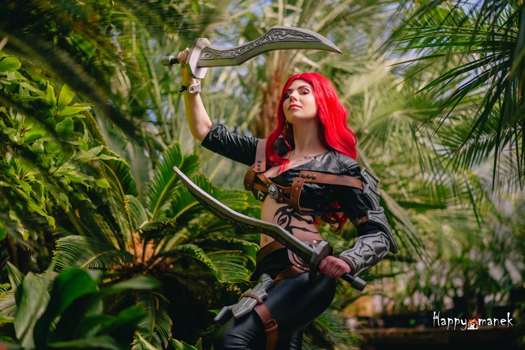 Косплей решительной Katarina из League of Legends от Happy Manek