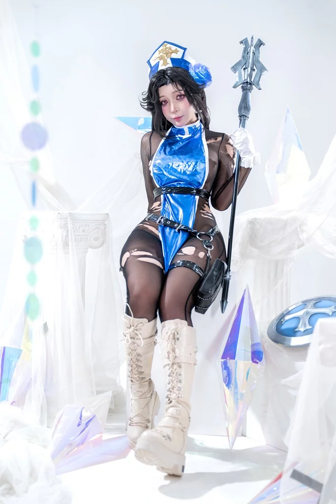 Косплей Maiden: Ice Rose из Nikke: Goddess of Victory от Umeko J