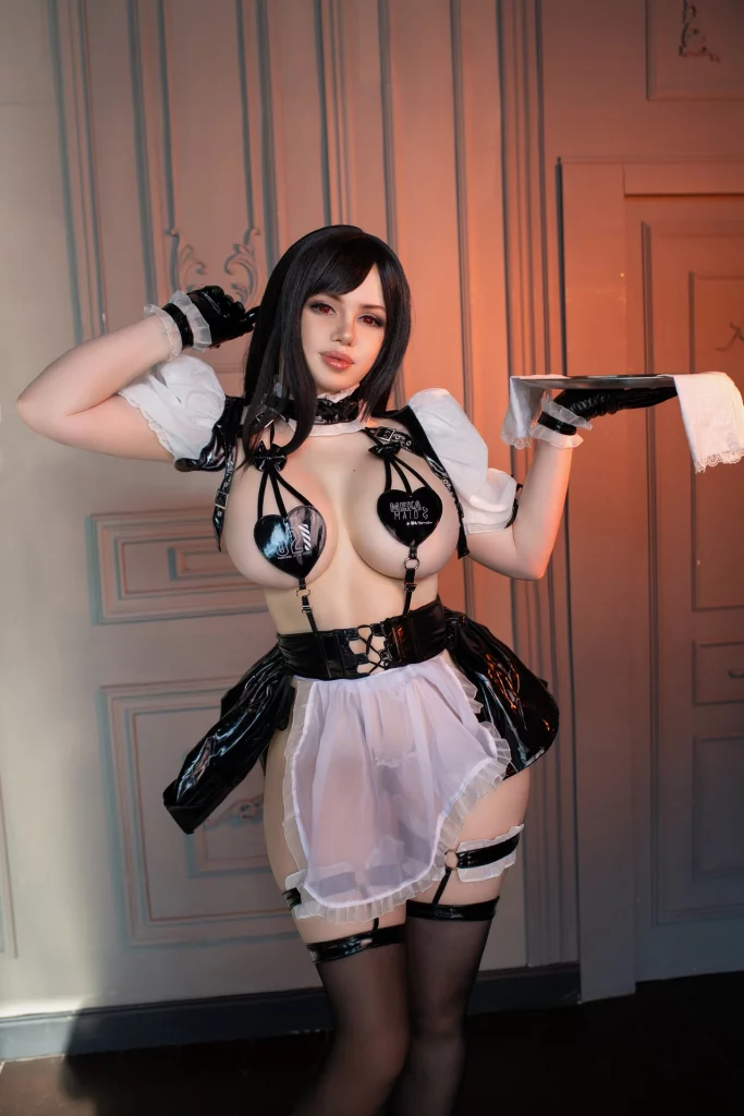 Косплей Tifa Lockhart в образе горничной из Final Fantasy VII от Alice cosplay