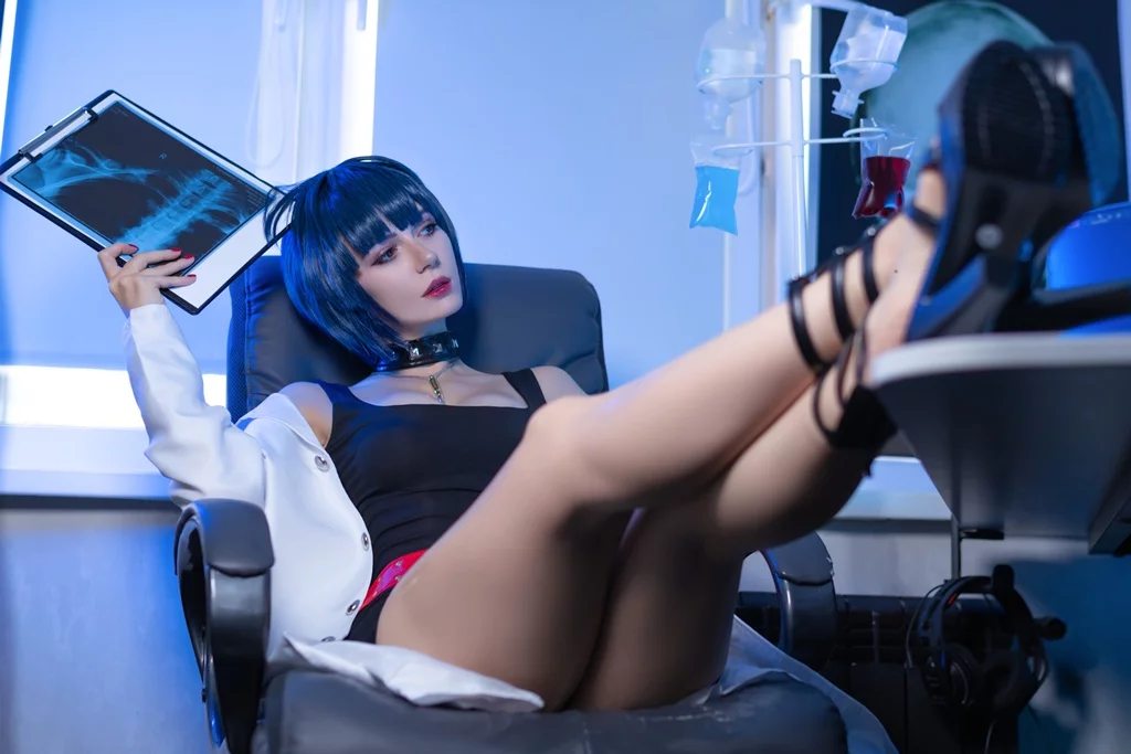 Косплей Tae Takemi из Persona 5 от Mik Allen