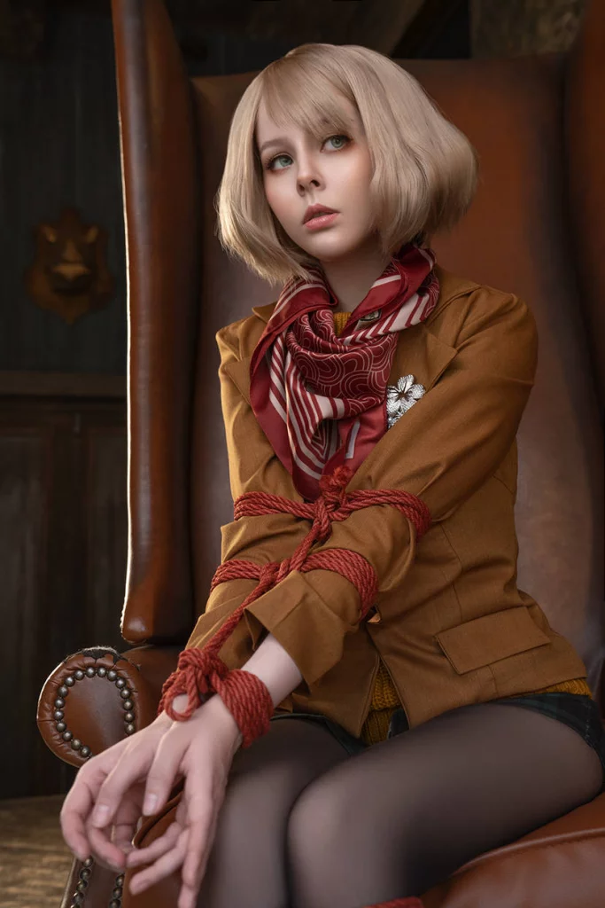 Косплей Ashley Graham из Resident Evil 4 Remake от Helly von Valentine