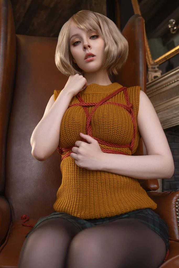 Косплей Ashley Graham из Resident Evil 4 Remake от Helly von Valentine
