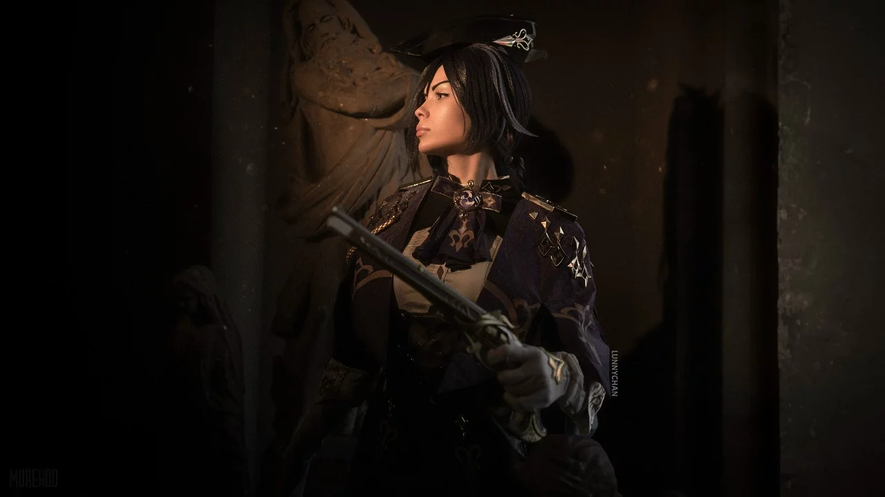 Косплей Clorinde из Genshin Impact от Hofman cosplay