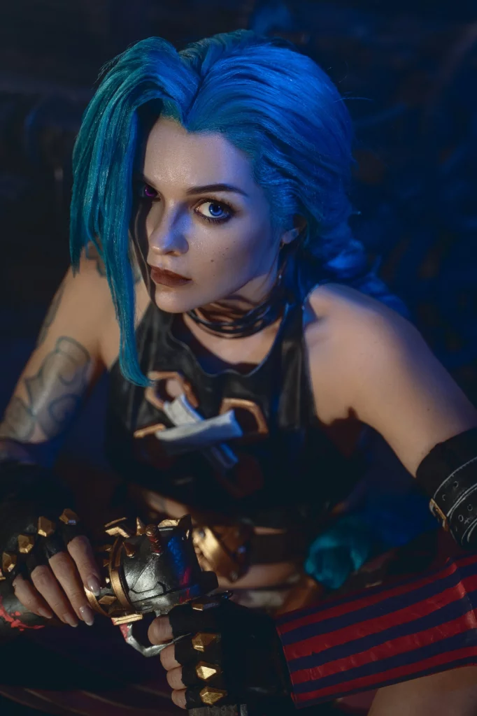 Косплей Jinx и VI из League of Legends Arcane от Katssby и Shproton Cosplay
