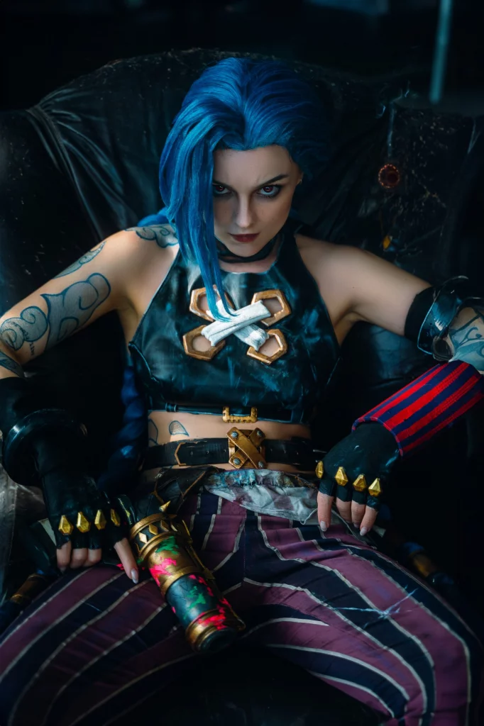 Косплей Jinx и VI из League of Legends Arcane от Katssby и Shproton Cosplay