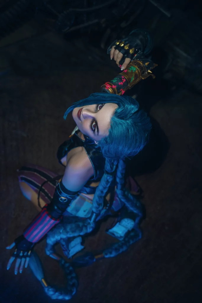 Косплей Jinx и VI из League of Legends Arcane от Katssby и Shproton Cosplay