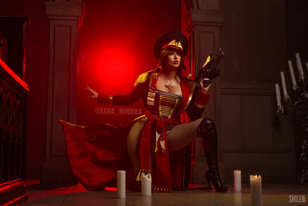Косплей Comissar из вселенной Warhammer 40000 от Lera Himera