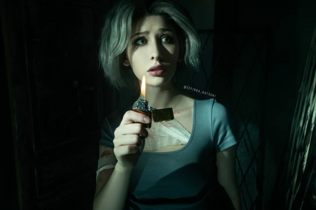 Косплей Grace Ashcroft из Resident Evil Requiem от ZEFIRKA_NATSUKI COSPLAY