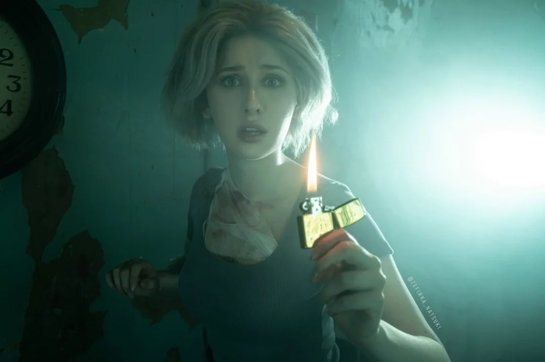 Косплей Grace Ashcroft из Resident Evil Requiem от ZEFIRKA NATSUKI COSPLAY