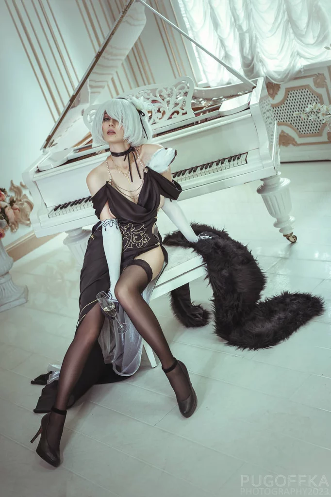 Косплей 2B в вечернем платье из Nier Automata от Bellatrix Aiden