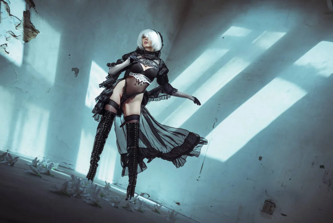 Косплей 2B в чёрном наряде невесты из NieR: Automata от Bellatrix Aiden
