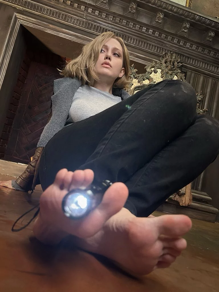 Косплей Grace Ashcroft из Resident Evil Requiem от JyuSan