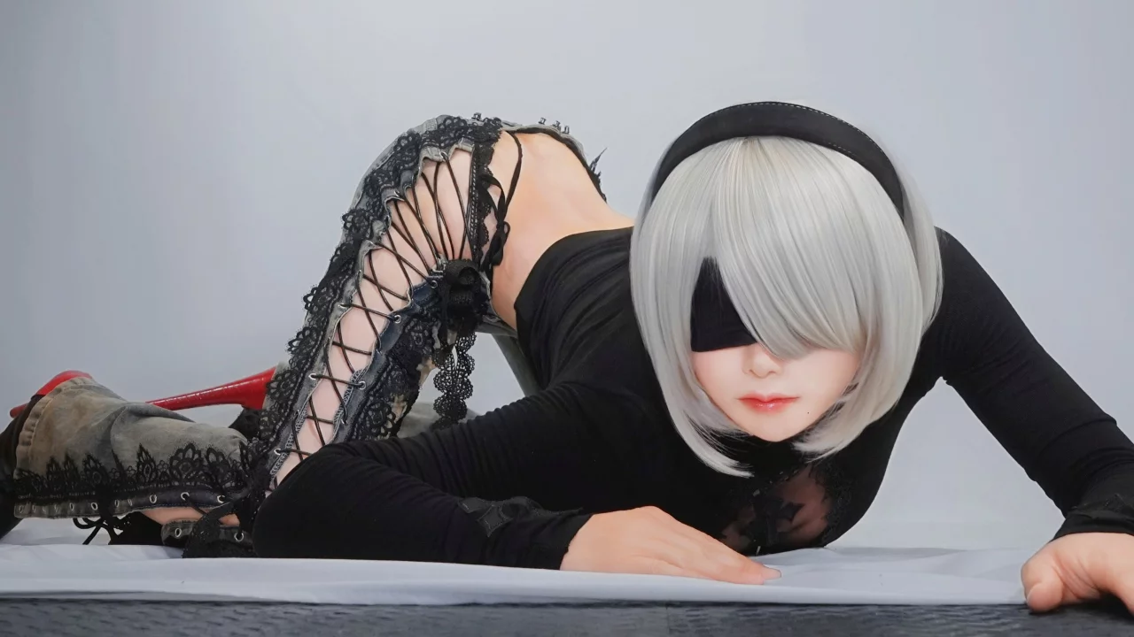 Косплей 2B в повседневной одежде из NieR: Automata от Lupinus Rando